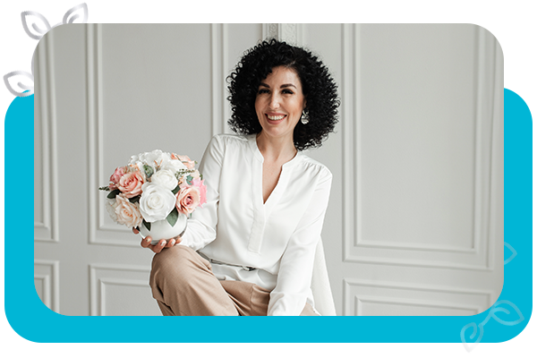 woman is holding a bouquet of flowers while sitting